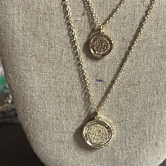 Amber Sceats Gold Coin Layered Necklace gold toned - Picture 2 of 3